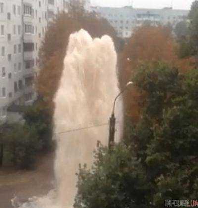Авария на водопроводе в Харькове: из-под земли бил 15-метровый фонтан.Видео