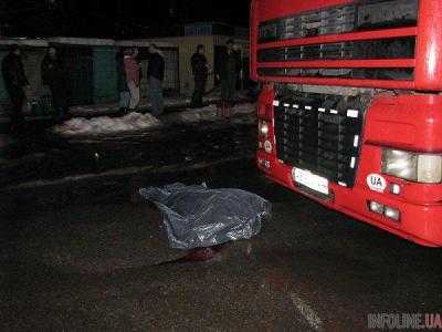 Под Киевом грузовик на смерть сбил женщину-пешехода
