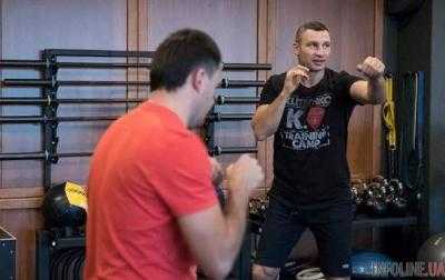Мэр Кличко провел тренировку за 150 тысяч гривен. Видео