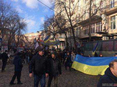 Участники протеста у Рады озвучили новое требование к президенту