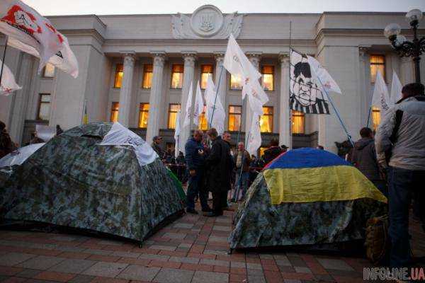 Между Порошенко и Аваковым произошел скандал из-за палаток под Радой