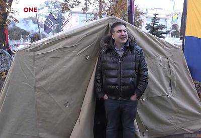 Ночевка Саакашвили в палатке: блогер сообщил скандальные подробности