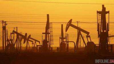 Фьючерсы на нефть марки Brent с поставкой в декабре в четверг утром упали в цене