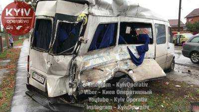 Жуткая авария с маршруткой под Киевом: много пострадавших.Видео