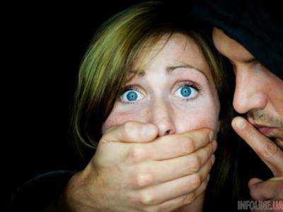 В Харькове мужчина пригласил девушку на свидание, похитил и сутки насиловал