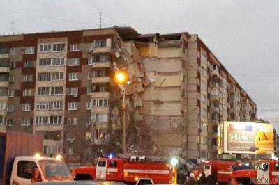 Один человек погиб и два пострадали при обрушении дома в России