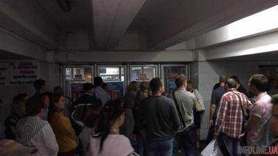 ЧП в центре Киева: «скорые» и полиция, метро закрыто. Фото