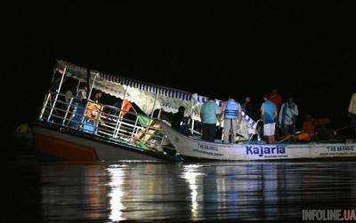 В Индии перевернулась лодка с туристами, 19 погибших