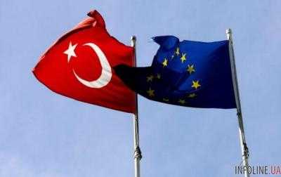 ЕС сократит финансовую помощь Турции