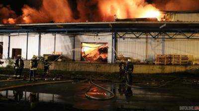 В Киеве горел склад, пожар ликвидировали