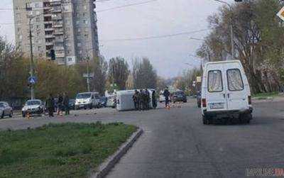 Авто с военными перевернулось в Запорожье, есть жертва
