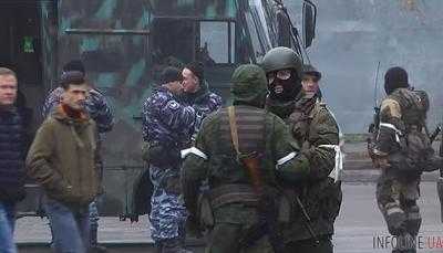 Центр Луганска оцеплен российскими военными для "контроля ситуации"