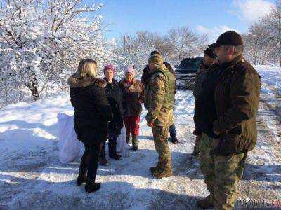 Слезы счастья: жители Донбасса встретили освободителей, появились кадры.Видео