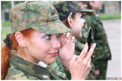 Украинцы просят Президента обязать женщин проходить военную службу