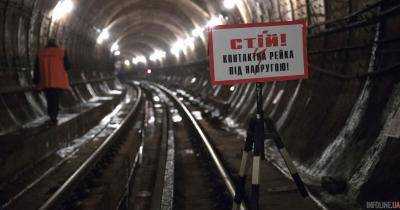 Падение человека в метро Киева: пострадавшего забрала скорая