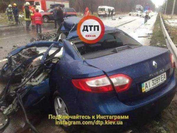 В Киеве произошла жуткая авария: машину разорвало на части
