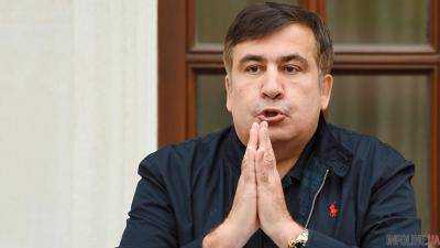 Саакашвили передали лекарства и "Историю Украины"