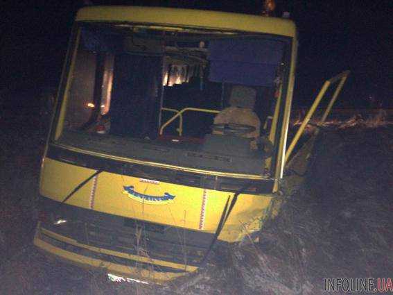 В Житомирской области BMW влетел в школьный автобус: 1 погибший, 5 травмированы