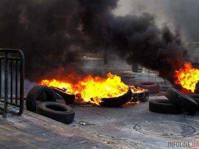 В центре Киева снова горят шины