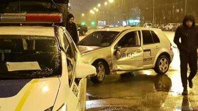 В Киеве водитель Uber врезался в полицейский автомобиль