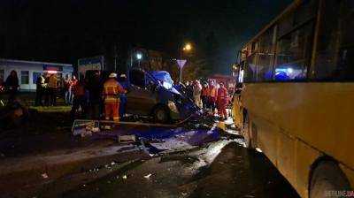 В Киеве маршрутка врезалась в микроавтобус: есть пострадавшие