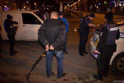 В центре Днепра патрульные заковали в наручники пьяного водителя Volkswagen