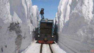 За сутки с железной дороги вывезли почти 17 тыс. куб. м снега