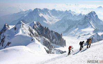 В Альпах при сходе лавины погибли три альпиниста