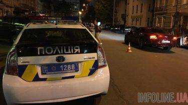 В Киеве автомобиль сбил пожилую пару на пешеходном переходе