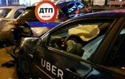 В центре столицы  водитель Uber протаранил два авто