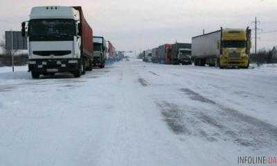 Из-за непогода в Одессе грузовикам запретили въезд