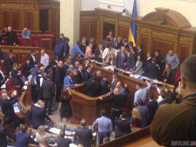 Нардепы получили sms: чем закончилось мучительное принятие законопроекта о деоккупации Донбасса