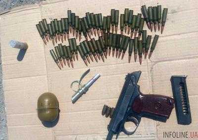 Оружие и боеприпасы в печи: в Донецкой области полиция изъяла опасный арсенал