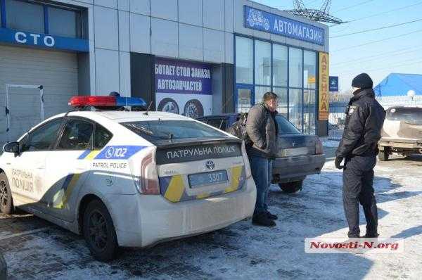 В Николаеве пьяный водитель убегал от полиции: когда догнали, его вырвало прямо в авто
