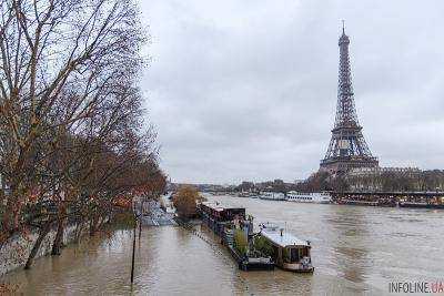 Парижан эвакуируют из-за наводнения, пик воды в Сене ожидают в ночь на понедельник