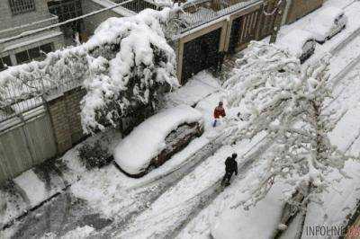Из-за снегопадов в Иране закрыли школы и аэропорты