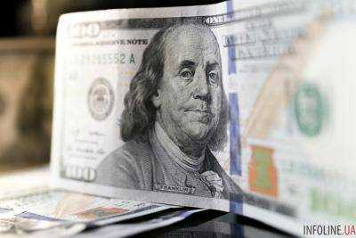 Доллар в обменниках подешевел почти на 2%