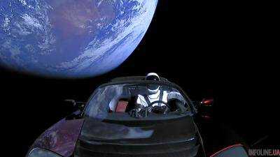 Стала известна дальнейшая судьба электромобиля Tesla в космосе