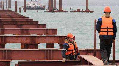 Строители Керченского моста: рабочие не смогли состыковать металлические пролеты
