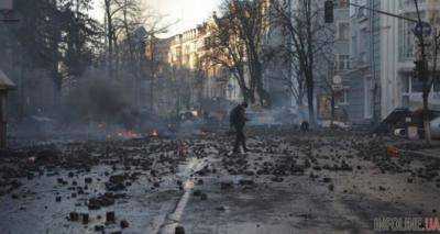 На Майдане горы битого стекла и десятки правоохранителей, начался погром