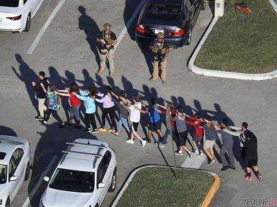 Стрелок в школе Флориды активировал пожарную тревогу, добиваясь большего числа жертв