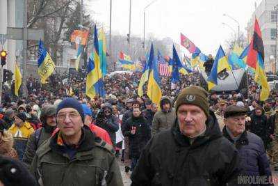 Колонна сторонников Саакашвили идет по центру Киева. Фото