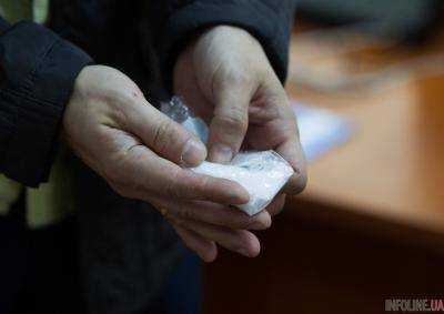 Наркотики по почте: женщина из оккупированного Донбасса поставляла украинцам амфетамин