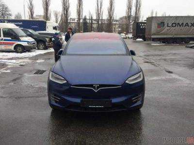 В Украину привезли первый электромобиль Tesla Model 3