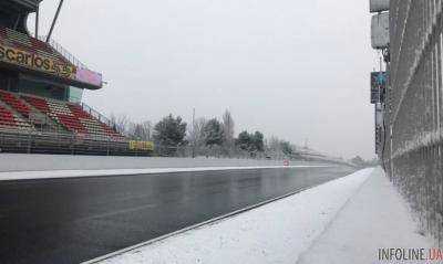 Тестовые заезды Формулы-1 под угрозой срыва. В Каталонии впервые за много лет выпал снег