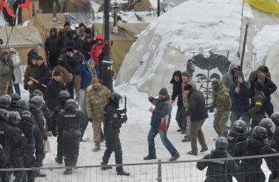 Под Верховной Радой полиция снесла палаточный городок, 39 человек задержаны.Видео