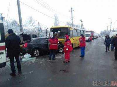 Под Кременчугом столкнулись автобус и легковушка: один погибший и 8 пострадавших
