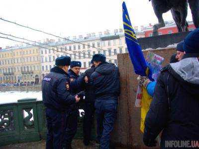 В Санкт-Петербурге напали на участника одиночного пикета с флагом Украины