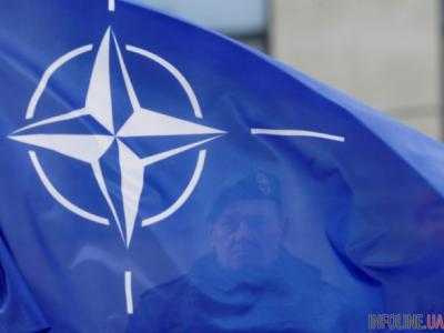 Отчет: в наращивании сил у границ РФ опережает НАТО