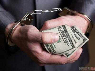 Суд арестовал следователя из Одессы за взятку в 15 тыс. долларов